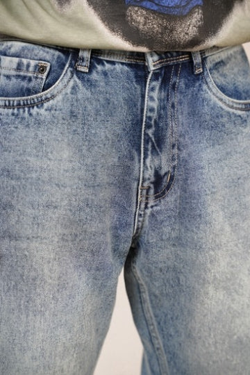 Mom Fit Light Blue Shade Denim Jeans