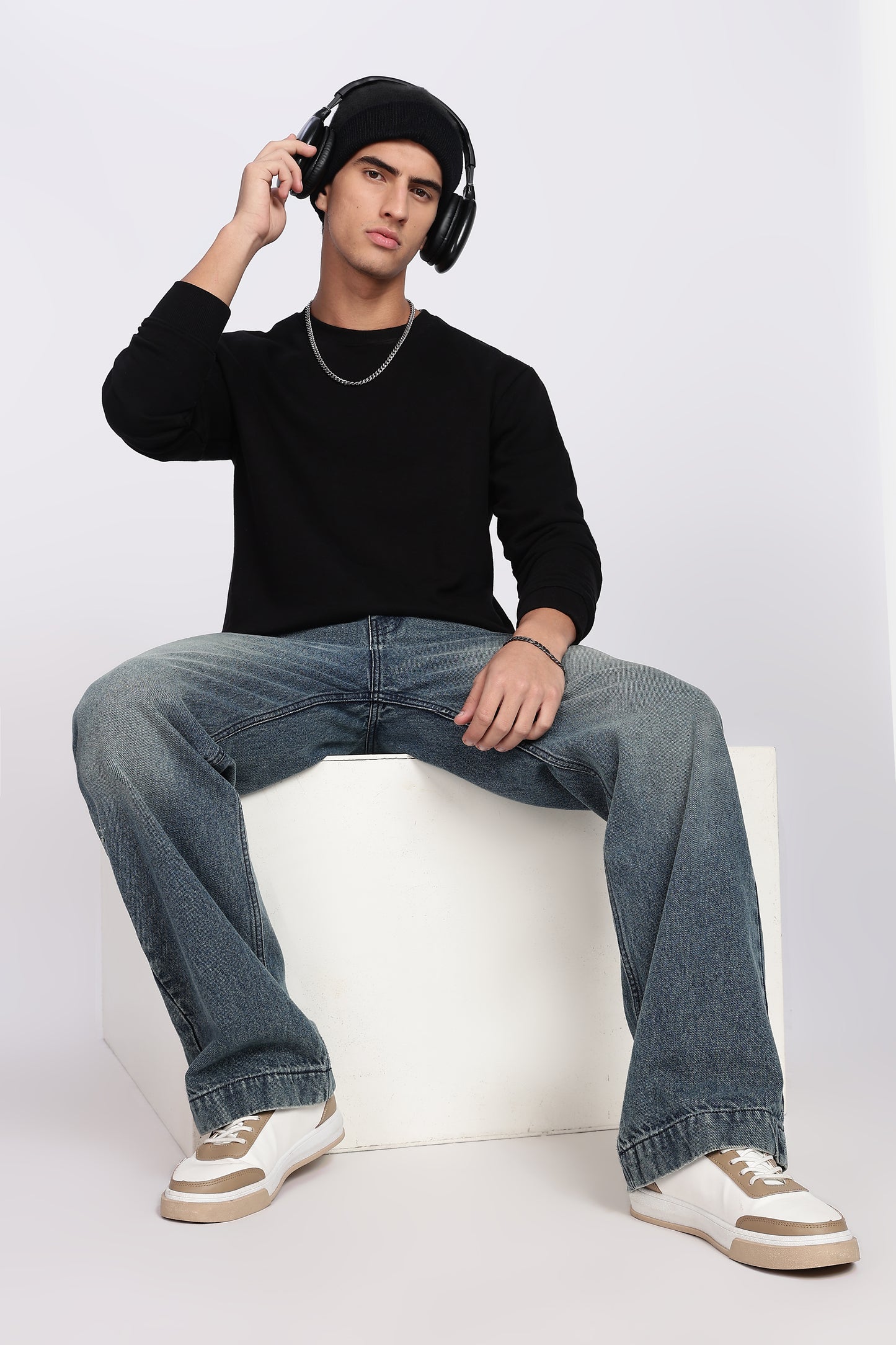 Black Minimal Sweatshirt